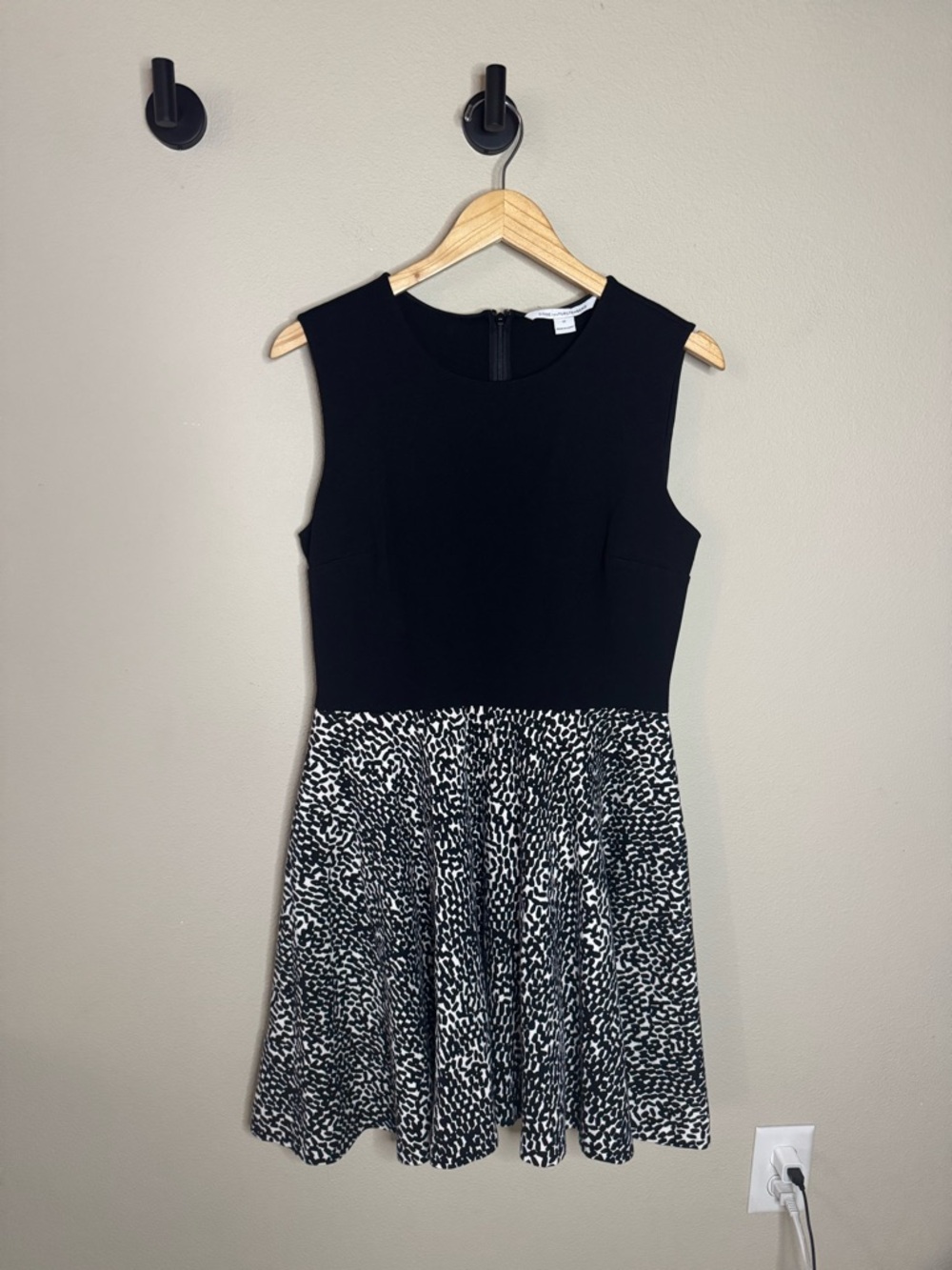 Diane Von Furstenberg Black White Fit Flare Dress Size 12
